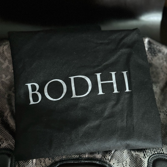 BODHI Shoulder Bag, Leather/Suede-like Material, expands on the bottom,worn once - Picture 14 of 14